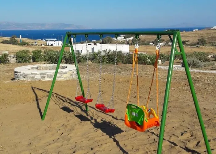 Eliza & Mike's Paros * Λογαράς