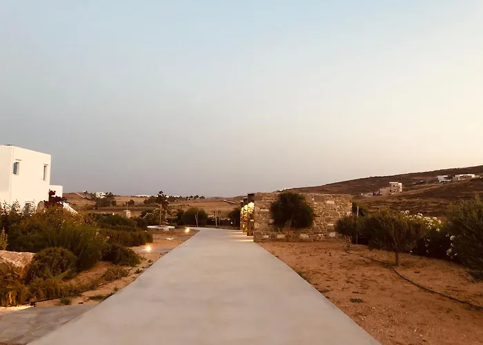 Eliza & Mike's Paros Λογαράς