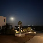 Eliza & Mike's Paros * 로갈라스