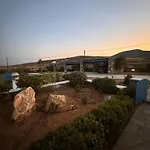 Eliza & Mike's Paros 로갈라스