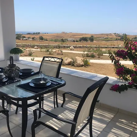 Eliza & Mike's Paros * Logaras