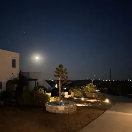 Eliza & Mike's Paros * Logaras