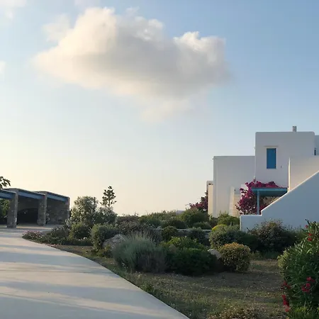 Eliza & Mike's Paros * لوغاراس