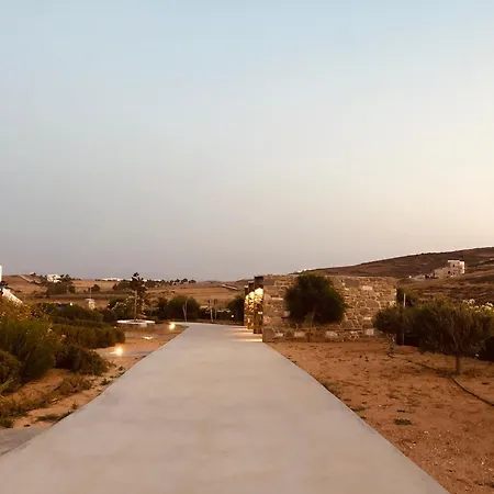 Eliza & Mike's Paros لوغاراس