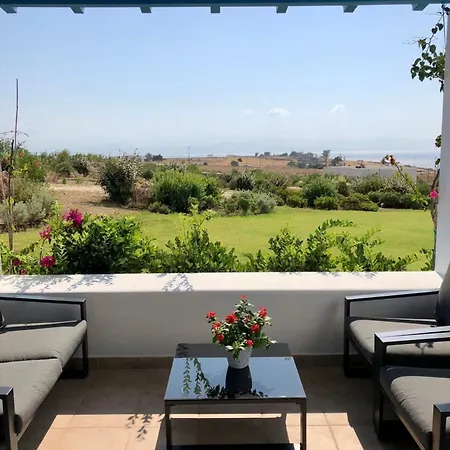 Eliza & Mike's Paros لوغاراس